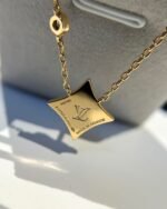 Louis Vuitton Color Blossom BB Star Pendant, Gold, White Mother-of-Pearl and Diamond - Necklace - Image 6