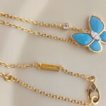 Van Cleef & Arpels Two Butterfly pendant, Yellow gold, diamonds, Small model - Necklace - Image 5