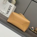 Loewe Puzzle Fold Tote in shiny calfskin Medium Brown - Bag - Image 3