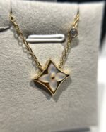 Louis Vuitton Color Blossom BB Star Pendant, Gold, White Mother-of-Pearl and Diamond - Necklace - Image 2