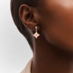 Louis Vuitton LV Color Blossom BB Star Ear Studs, Pink gold, Pink Mother of pearl and diamonds - Earrings - Image 2