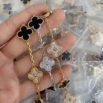 Van Clee & Arpels Vintage black bracelet 5 motifs - Accessories - Image 4