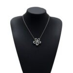 Van Cleef & Arpels Flowerlace pendant, White gold, diamonds - Image 2