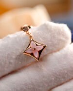 Louis Vuitton LV Color Blossom BB Star Ear Studs, Pink gold, Pink Mother of pearl and diamonds - Earrings - Image 10