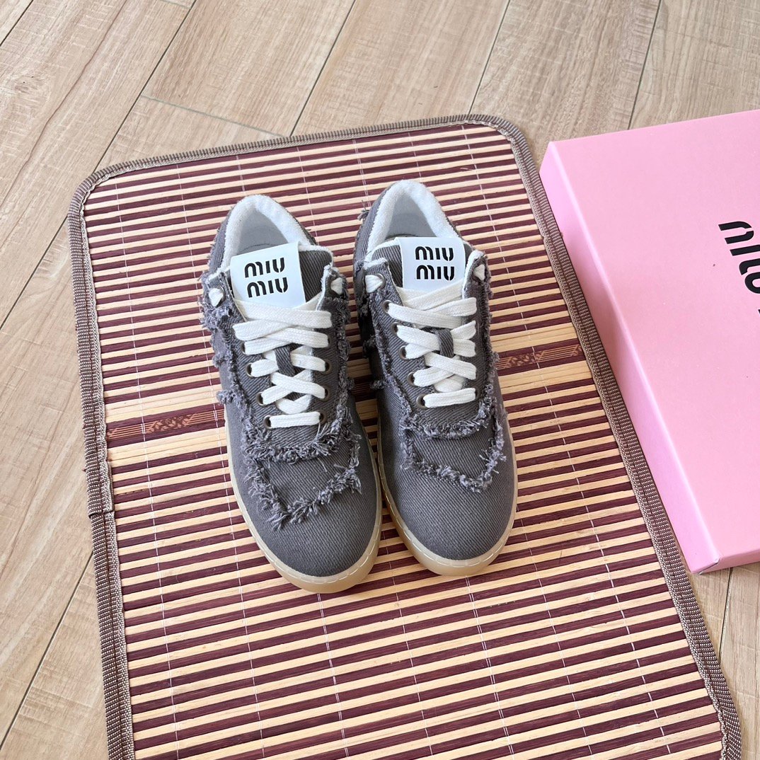 a194b20dba7717b4e4ad861ab3d295d2-1 Miu Miu Low-top sneakers for Women Grey - Shoes - Image 1