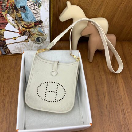 Hermes Evelyn Nata Taurillon Clemence with Palladium Hardware
