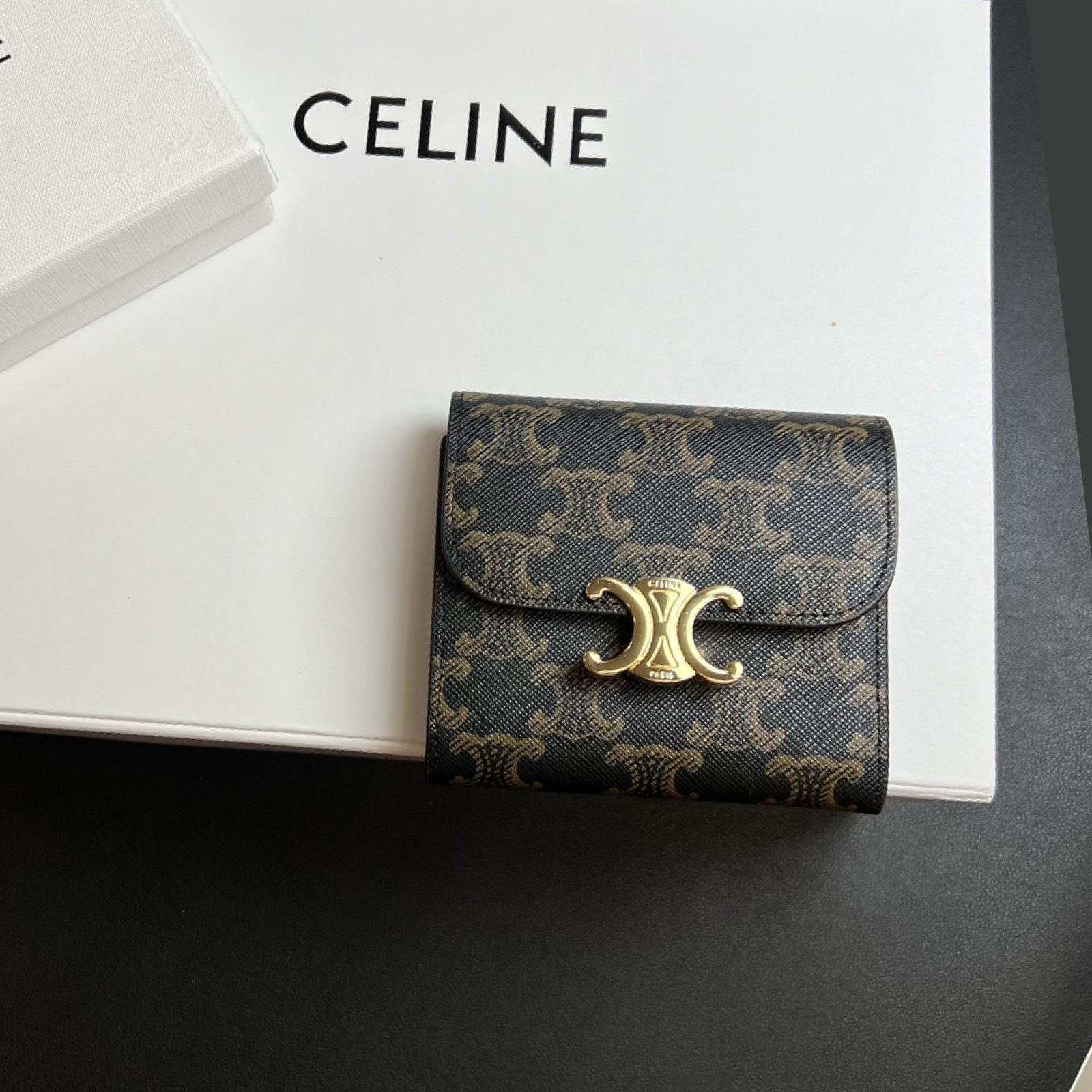 b1d8b2848e752c7927eb0e861b4f6fe6 Celine Arcadia Tri-Fold Black Leather Wallet- Black Old Fashioned Wallet - Image 1