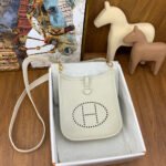 Hermes Evelyn Nata Taurillon Clemence with Palladium Hardware - Image 3