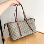 Gucci GG Emblem Medium brown tote bag - Image 9