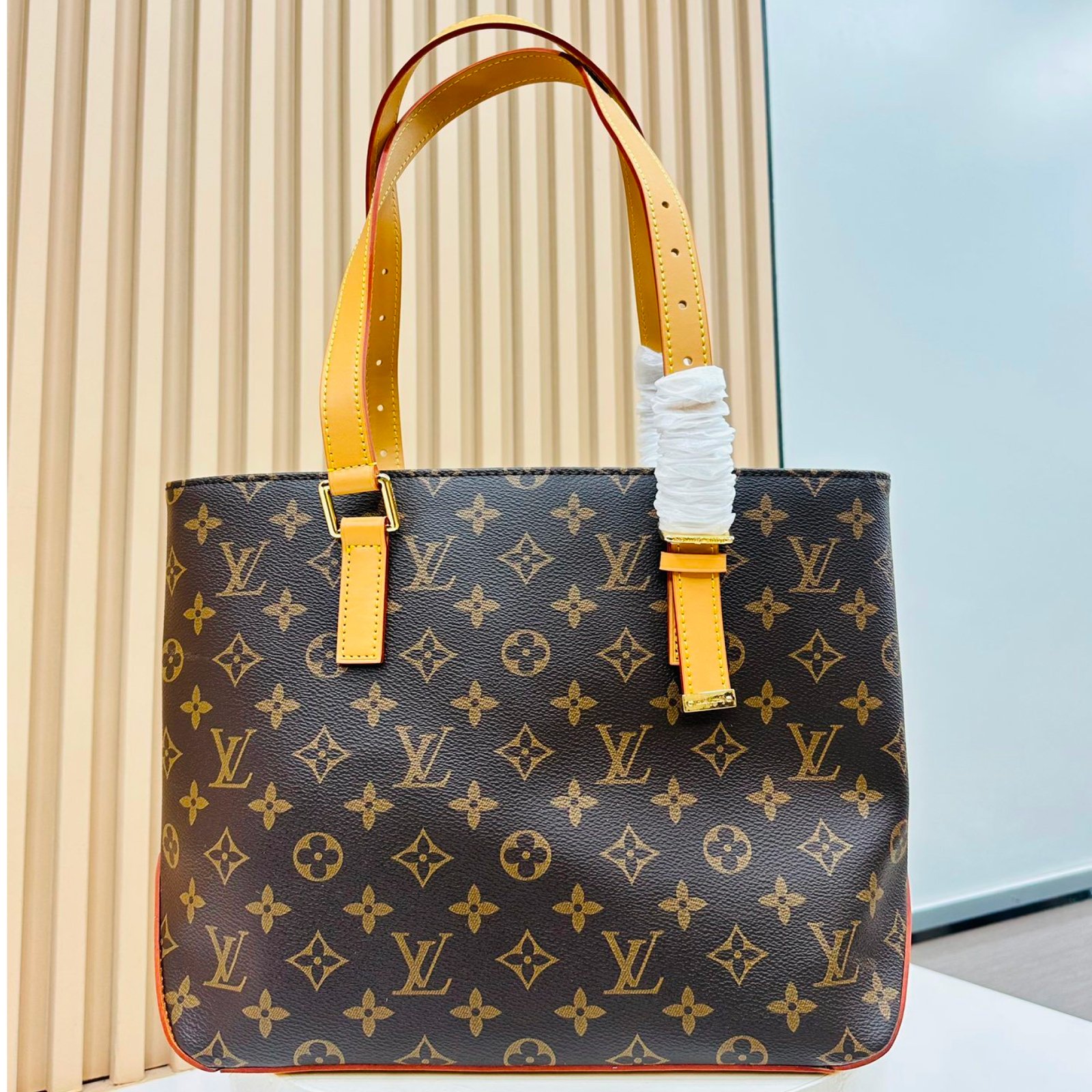 bcf596949834ff5a0163f002a6b3be46 Louis Vuitton Monogram Vavin GM - Bag - Image 1