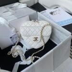 CHANEL Lambskin Heart Bag White -Bag - Image 4