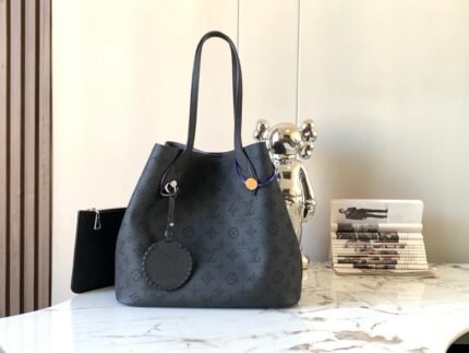 Louis Vuitton LV Blossom MM - Bag