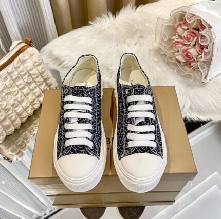Burberry New Listing Temperament White Shoes - Black Shoes