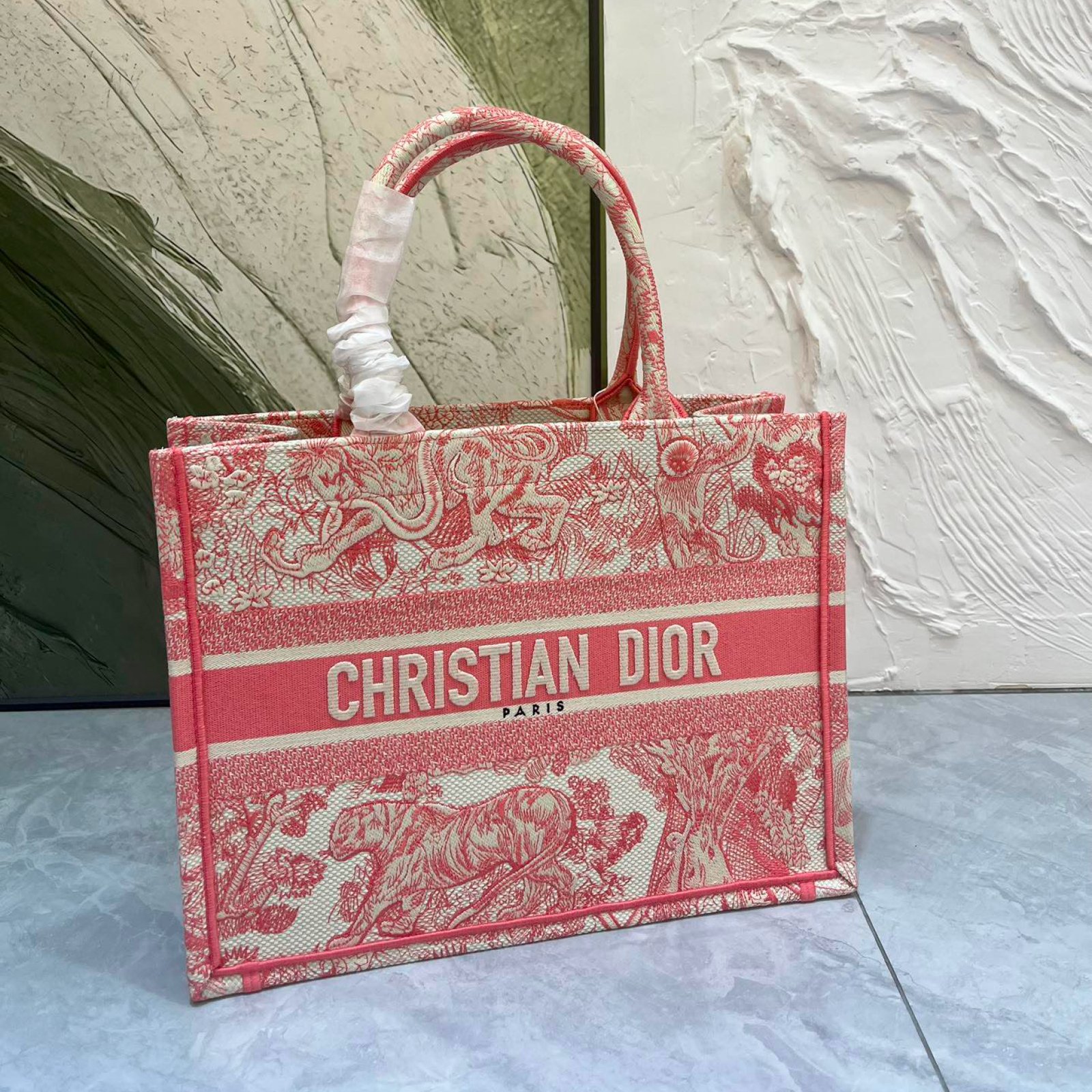 d8a3e9f04d7a576cf890327200a62026 Dior Red Book Tote - Medium - Bag - Image 1