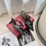 Valentino Garavani Black French Bow Heels - Image 7