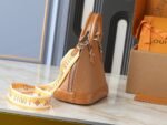 Louis Vuitton Alma BB Epi grained cowhide leather - Gold Miel - Image 3