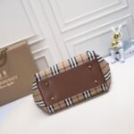 Burberry Invisible War Horse Shopper - Checkered Brown Bag - Image 5