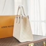 LOUIS VUITTON LV Monogram Canvas Onthego MM - Bag - Image 9