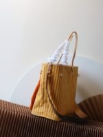 [TOP] Louis Vuitton Neverfull Bandoulière Inside Out MM Size Jaune Safran Bag - Image 6