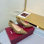 Gucci Women's pump with Horsebit GG canvas - Shoes - Image 4